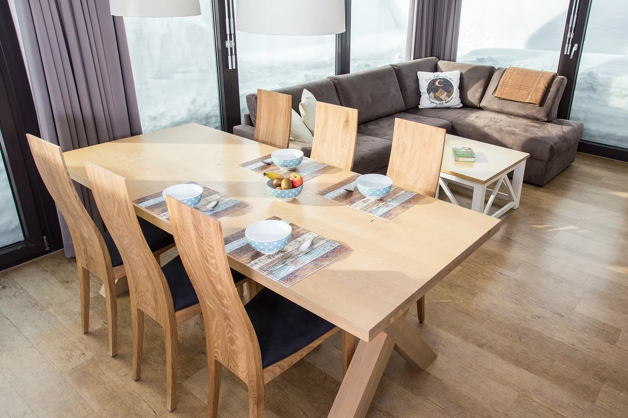 Wohnbereich im Gastauer Apartment 214 mit Balkon im Montafon