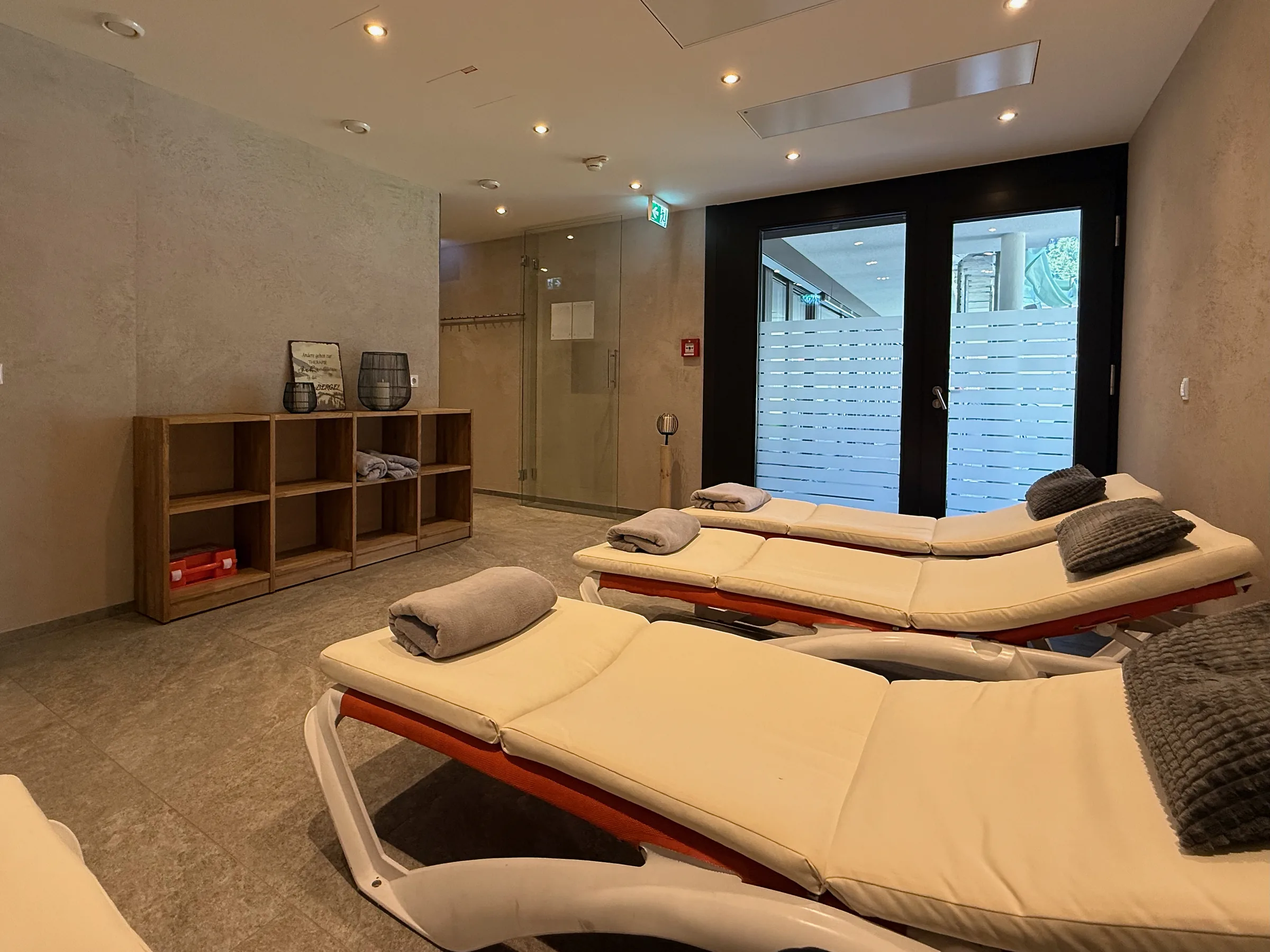 Ruheliegen im Sauna- und Entspannungsbereich der Gastauer Apartments
